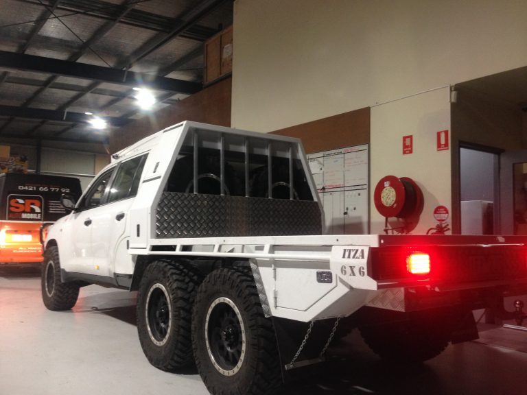 Land Cruiser 200 by 6x6 Australia