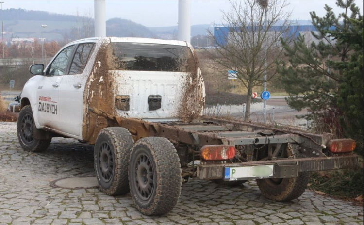 Toyota Hilux HILOAD 6x6