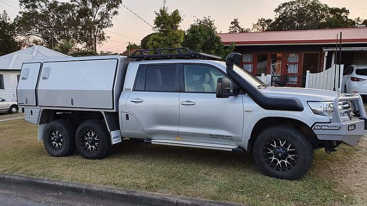 Toyota Land Cruiser 200 6x4