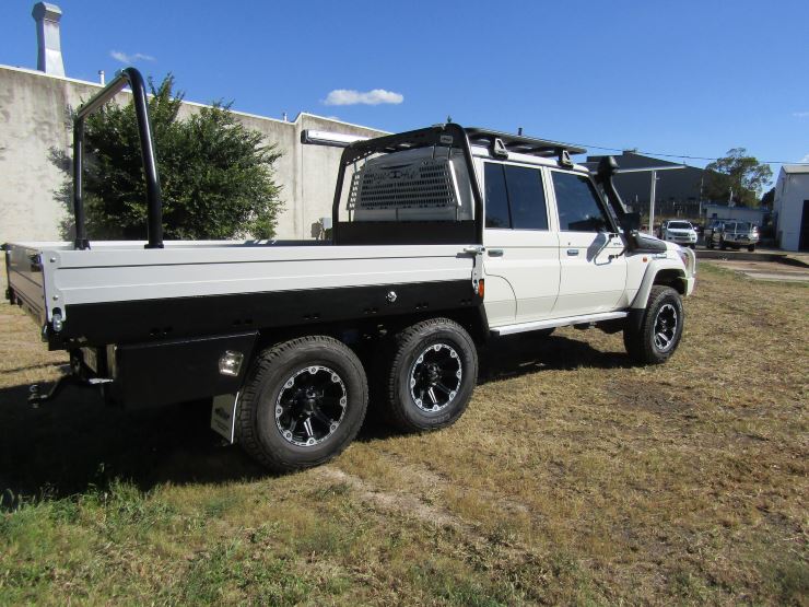 Toyota Land Cruiser 79 6x4