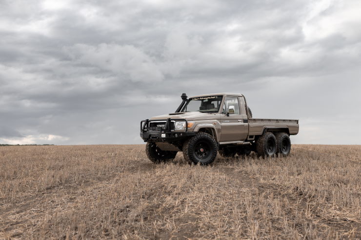 Tom's Fahrzeugtechnik Toyota LandCruiser 6x6